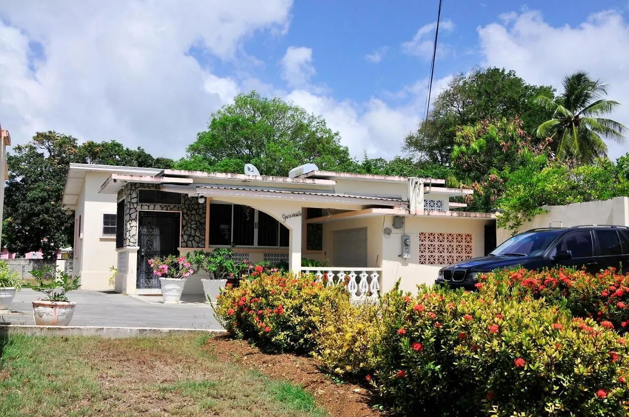 Welcome To The Unpretentious And Breezy Graceville, Steps Away From The Beach Saint James 0*,