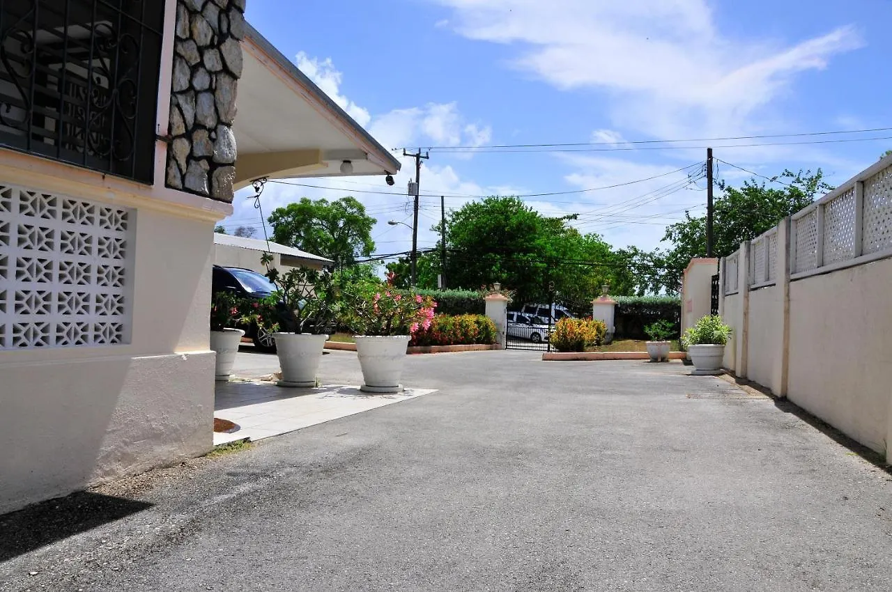 Welcome To The Unpretentious And Breezy Graceville, Steps Away From The Beach Saint James Holiday home