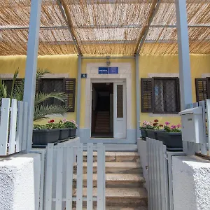 Flora Hostel Mali Losinj