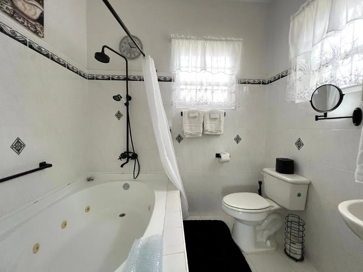Welcome To The Unpretentious And Breezy Graceville, Steps Away From The Beach Saint James Holiday home